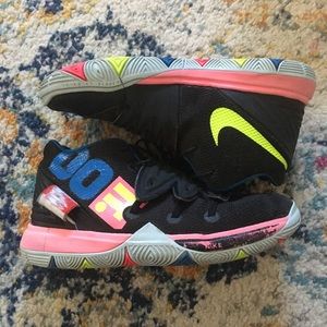 Nike sneakers size 2Y. Selling in a bundle only